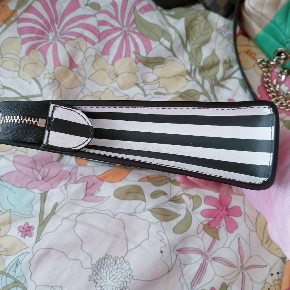 ⭐❤️Henri Bendel GORGEOUS and STUNNING Floral Bag or cosmetic pouch ❤️⭐Fl… - Picture 7 of 16